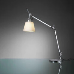 Artemide Tolomeo Basculante Tavolo -Raumbeleuchtungs Geschäft 002 Artemide Tolomeo Basculante Tavolo ambient2 83fc1015e62d178447bd16a22b6e835f