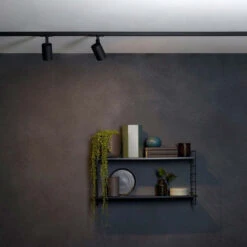 Astro Ascoli Track Deckenleuchte -Raumbeleuchtungs Geschäft 002 Astro Ascoli Track Deckenleuchte ambient b5776d2fe738ea5538d3c7d23cf7629b