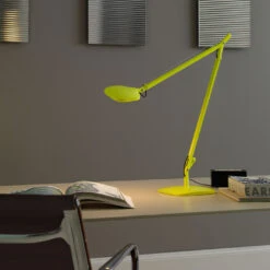 FontanaArte Volée Tavolo Media -Raumbeleuchtungs Geschäft 002 FontanaArte Volee Tavolo Media Tisch ambient2 ef101f20899b3a6cafb878005790213a