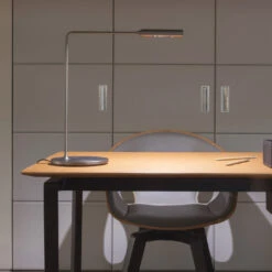 Lumina Flo Desk -Raumbeleuchtungs Geschäft 002 Lumina Flos Desk Tisch ambient3 1677246f1eed98ad8914b7593b584877