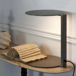 Oluce Duca 2950 -Raumbeleuchtungs Geschäft 002 Oluce Duca 2950 Tisch ambient1 98ffc82bce874354108b2dea0946101f