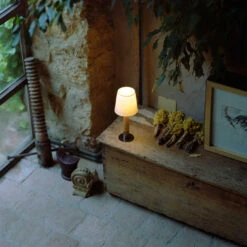 Santa & Cole Basica Minima -Raumbeleuchtungs Geschäft 002 Santa Cole Basica Minima Tisch ambient2 7511ba589bd803626f6152ec08cbee3e