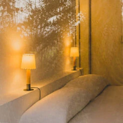 Santa & Cole Basica Minima -Raumbeleuchtungs Geschäft 002 Santa Cole Basica Minima Tisch ambient6 e677a01295f8dab5cc351d6c3eb0814b