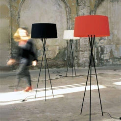 Santa & Cole Trípode G5 15 Santa & Cole Trípode G5 -Raumbeleuchtungs Geschäft 002 Santa Cole Tripode G5 Stehleuchte ambient1 da845f3ddc3db3b122ed70a6c9e25163