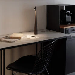 Vibia Africa 5585 Portable Akkuleuchte -Raumbeleuchtungs Geschäft 002 vibia africa ambient2 197c6944e7406fef4402bcf6cb40c0c7