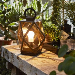 Contardi Muse Lantern Outdoor Battery -Raumbeleuchtungs Geschäft 003 muse lantern outdoor battery ambient2 a2403dba79ed04506553c38af246ef6d