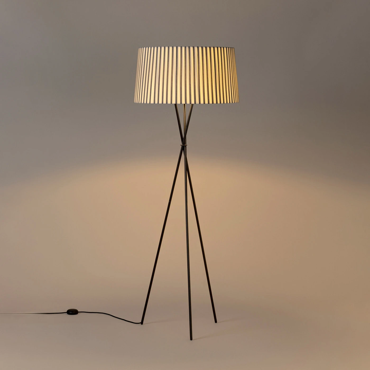 Santa & Cole Trípode G5 9 Santa & Cole Trípode G5 – Bild 7