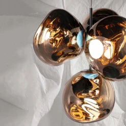 Tom Dixon Melt Chandelier Small -Raumbeleuchtungs Geschäft 004 Tom Dixon Melt Chandelier Small detail 126308 Gold e8224eec8ec4a3119db39e350fb497e7