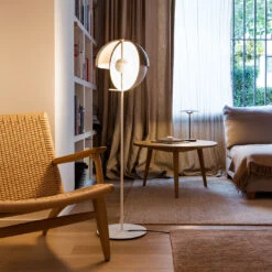 Marset Theia P -Raumbeleuchtungs Geschäft 005 Marset Theia P Steh ambient1 83076 weiss 1eb6c1664d71a70d2ac3216059608109