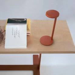 Flos Oblique -Raumbeleuchtungs Geschäft 006 Flos Oblique Tisch ambient 111125 rot 9a393fa9c2cb5381a8a79406d9fb52e8