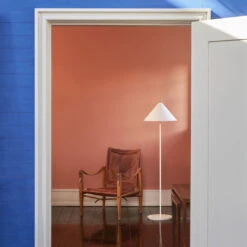 Louis Poulsen Keglen Floor 10 Louis Poulsen Keglen Floor -Raumbeleuchtungs Geschäft 006 Louis Poulsen Keglen Steh ambient 120421 weiss 896af49724e836bc1bb5e42c1d887e64