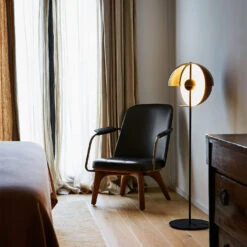 Marset Theia P -Raumbeleuchtungs Geschäft 006 Marset Theia P Steh ambient1 83077 schwarz 45b93f3a25c10d7abc81361cfa207931