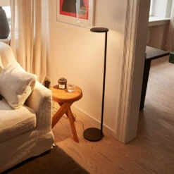 Flos Oblique Floor USB-C -Raumbeleuchtungs Geschäft 007 Flos Oblique Floor Steh ambient 109e676f6146d8ebada6a4c560fa57c8