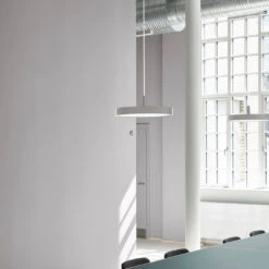 Louis Poulsen LP Slim Round 250 Suspension -Raumbeleuchtungs Geschäft 007 Louis Poulsen LP Slim Round Suspension 250 Pendel ambient 121946 weiss 550edaf9f84886a4e67a087da84c07ce