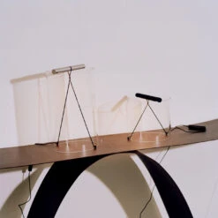 Flos To-Tie T2 -Raumbeleuchtungs Geschäft 008 Flos To Tie 2 Tischleuchte ambient 85d4b8bf5363ef560ba29d6641c20734