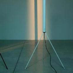 Flos Luminator -Raumbeleuchtungs Geschäft 012 Flos Luminator Steh detail 123179 weiss 789503d235240eb074b68ef1ce432103